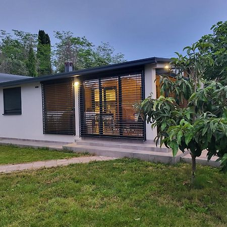 Guest House Tika Medulin Luaran gambar