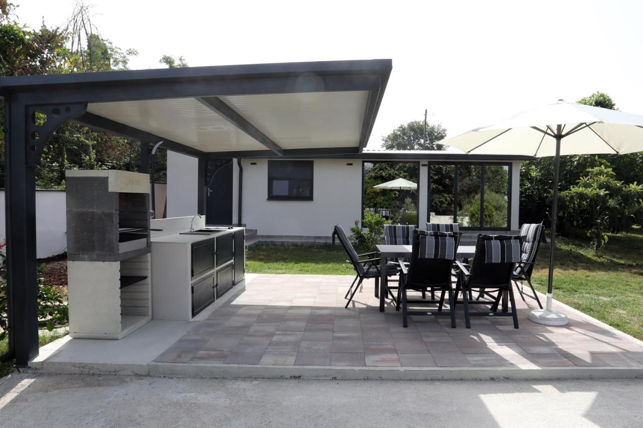 Guest House Tika Medulin Luaran gambar