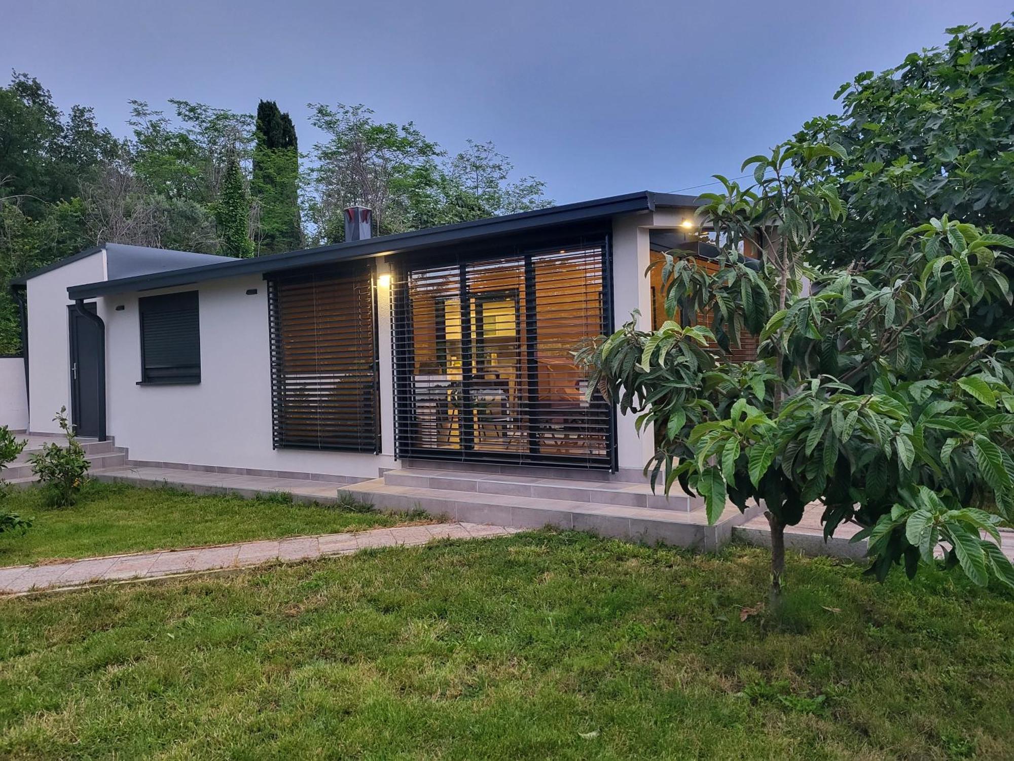 Guest House Tika Medulin Luaran gambar