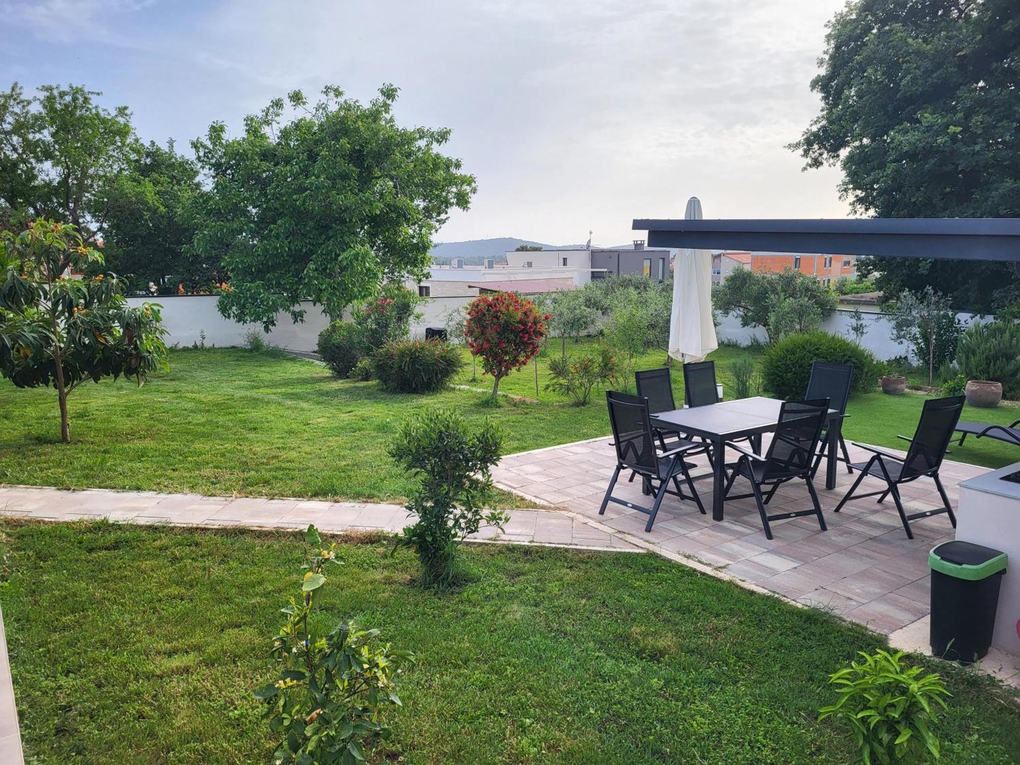 Guest House Tika Medulin Luaran gambar